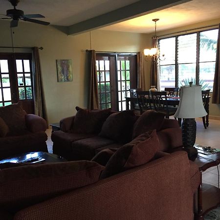 Royale Manor Villa Corozal Exteriör bild