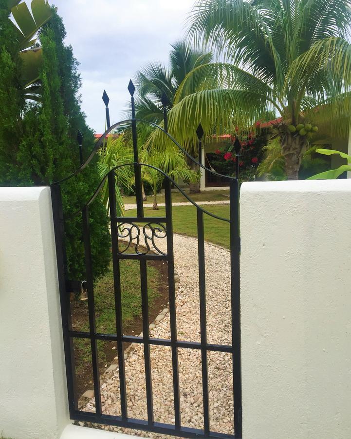 Royale Manor Villa Corozal Exteriör bild