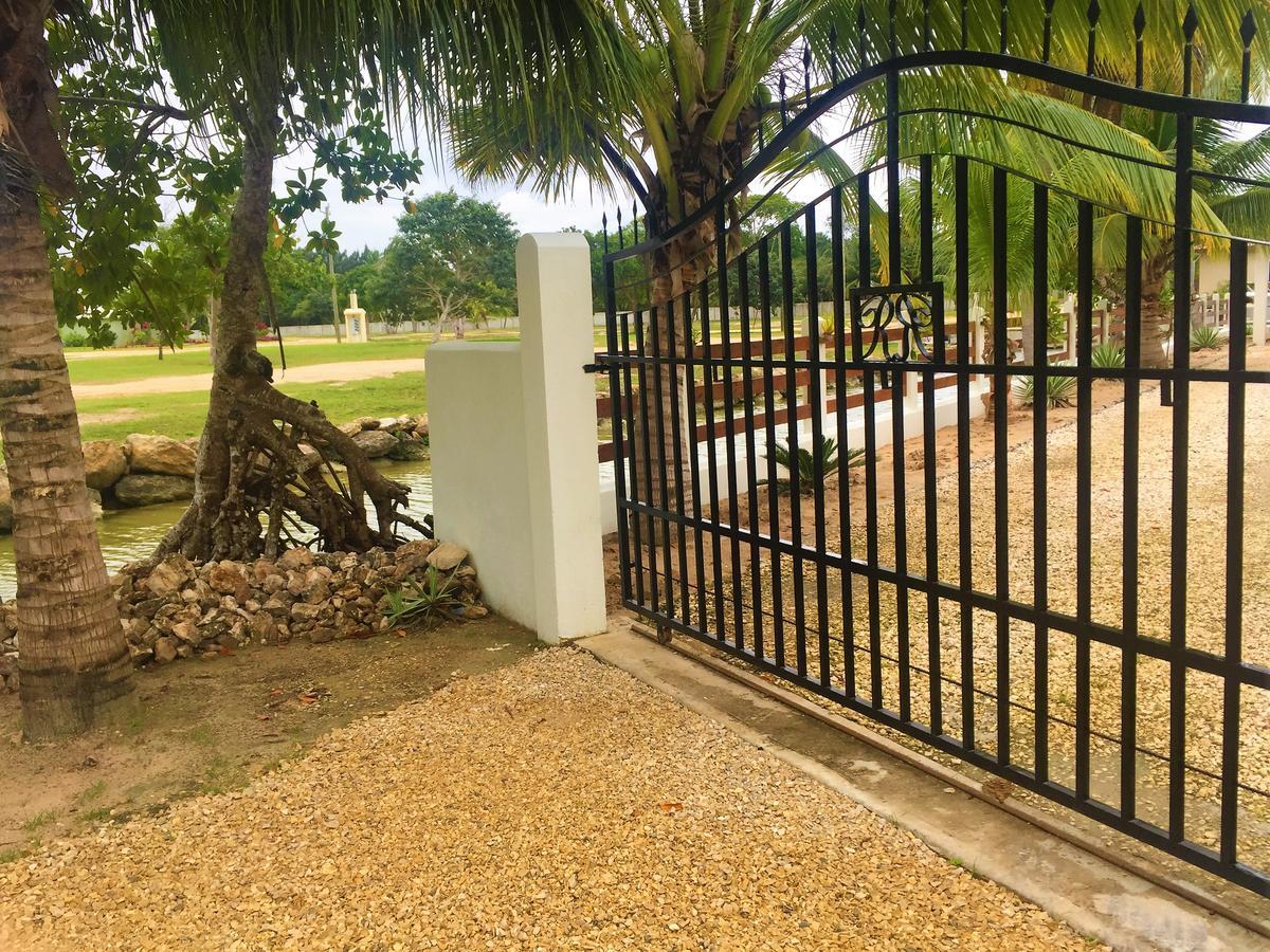 Royale Manor Villa Corozal Exteriör bild