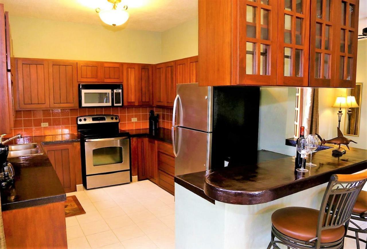Royale Manor Villa Corozal Exteriör bild